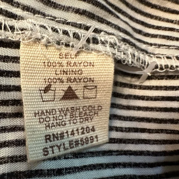 Hem & Thread NWT black and white button down tie bell sleeve size small shirt - Picture 9 of 10